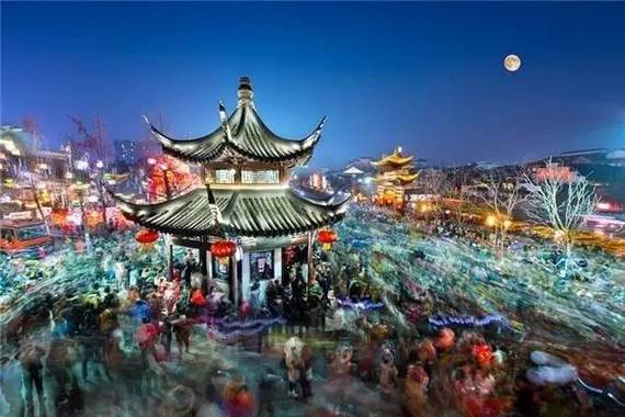 一、关于节庆旅游体验方面，节庆旅游时，如何避开人群尽情享受？，节庆旅游，怎样找到独特文化体验之处？，二、从节庆旅游消费角度，节庆旅游，钱都花在了哪些地方值不值？，参与节庆旅游，预算多少才够不踩雷？，三、有关节庆旅游目的地选择，哪个目的地的节庆旅游最让人难忘？，小众节庆旅游地，究竟有何特别魅力？