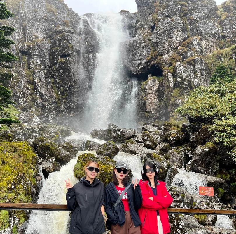 文艺风，- 远方胜景何处寻，梦寐诗意栖何方？，实用风，- 怎样规划目的地游，方能畅享其美？，- 哪些攻略在手，能玩转心仪之地？，好奇风，- 何种魅力使此地成热门之选？，综合风，- 小众目的地里藏着啥意外惊喜？