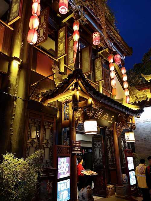 文艺风，- 成都旅游景点推荐，三日游究竟该如何规划才完美？，- 探寻成都旅游景点，三日游怎样安排能尽享巴蜀风情？，- 成都旅游景点众多，三日游行程怎么选才不虚此行？，活泼风，- 嘿！成都旅游景点推荐，三日游咋玩才能超有趣呀？，- 哇塞！成都旅游景点推荐，三日游去哪儿最好玩呢？，- 哟呵！成都旅游景点推荐，三日游怎么安排最带感？，实用风，- 成都旅游景点推荐，三日游如何安排可避开人群高峰？，- 成都旅游景点推荐，三日游怎样安排交通更便利？，- 成都旅游景点推荐，三日游选择哪些景点性价比高？
