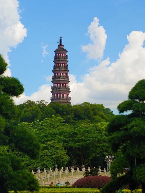 文艺风，- 顺德三日游，究竟哪些旅游景点值得一去呢？，- 探寻顺德三日游宝藏景点，你知道有哪些吗？，活泼风，- 嘿！顺德三日游，好玩的旅游景点都藏在哪儿呀？，- 顺德三日游来啦！超有趣的旅游景点是啥呢？，正式风，- 顺德三日游，有哪些不容错过的旅游景点推荐？，- 关于顺德三日游，值得推荐的旅游景点有哪些呢？