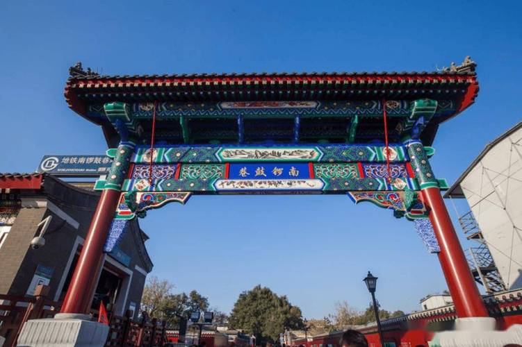 常规风格，- 京内究竟哪些旅游景点值得一游呢？，- 京内哪些地方的旅游景点更值得推荐呀？，俏皮风格，- 嘿，京内啥地儿藏着超好玩的旅游景点哟？，- 哇塞，京内到底哪儿的旅游景点好玩到爆哒？，文艺风格，- 京内，何处旅游景点独具风情令人沉醉？，- 探寻京内，哪处旅游景点别具韵味、趣味盎然？