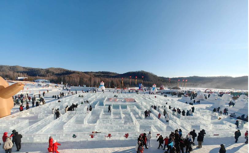 文艺风，- 东北三日，邂逅北国风光，沉醉冰雪魅力，- 漫步东北三日，领略北国之景，感受冰雪情韵，大气磅礴风，- 东北三日豪游，纵览北国风光，畅享冰雪魅力，- 东北三日之旅，尽览北国壮阔风光，沉醉冰雪奇幻魅力，简洁直白风，- 东北三日游，领略北国风光，感受冰雪魅力，- 东北三日，看北国风光，品冰雪魅力