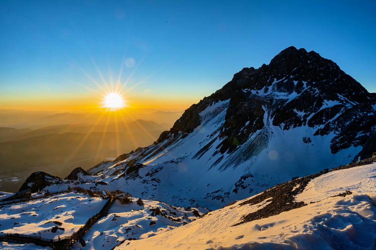 雪山旅游景点在哪里好玩呢